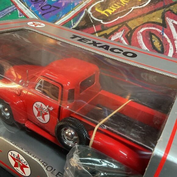Texaco 1953 Chevrolet Pick-Up Die-Cast Truck - 1:18 Scale w/ Barrels (Made 1997) - Picture 6 of 9